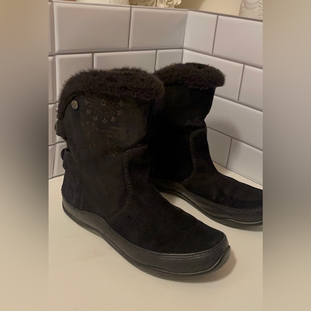 The north face gorgeous booties soft and warm with flower printed in two sides